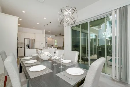 Beautiful Home Near Disney with Private Pool! 5 Bedroom Villa by Redawning Отели рядом с достопримечательностью «ЭСПН Уайд Уорлд оф Спортс Комплекс»