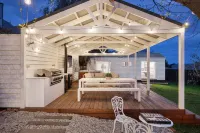 Bella's Cottage Spa Sauna Large Groups