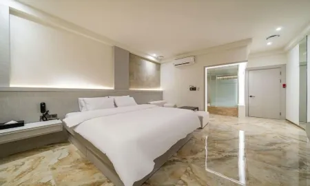 HOTEL THE ART UIWANG Отели в г. Ыйван