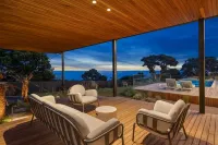 Blanc de Noir Luxe Grandeur Heated Pool and Spa Hotels in Mount Martha