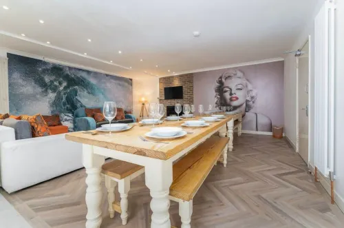 Host & Stay - the Old Coach House on Margaret Street - Bungalows