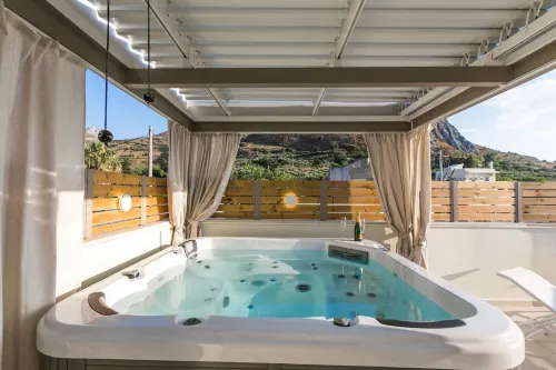 Ekaterini Luxury House Hotels in Foinikas