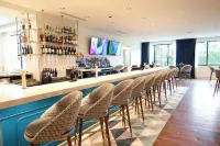 DoubleTree by Hilton Clarksville Riverview - bar