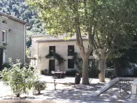 Domaine Castelnaut gîte et château Hotels in Cascastel-des-Corbières