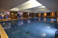 Old Thorns Hotel & Resort - Pools