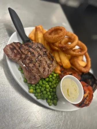 The Kings Arms Отели в г. Бактон