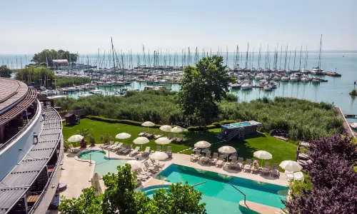 Hotel Golden Lake Resort