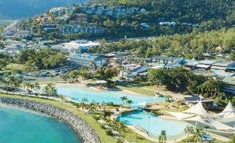 Marina Views at Airlie 10H