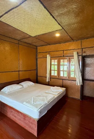 ห้องซูพีเรียร์ เตียงคิงไซส์ 1 เตียง มีเครื่องปรับอากาศ วิวทะเล