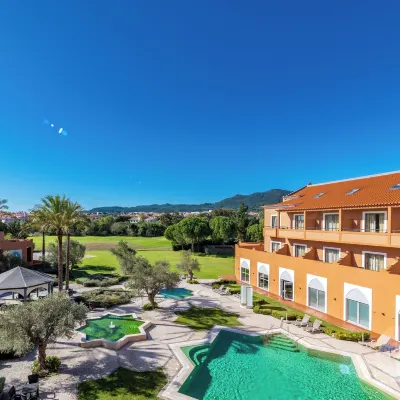 Pestana Sintra Golf - Conference & Spa Resort Отели рядом с достопримечательностью «Пляж Прайя-да-Поса»