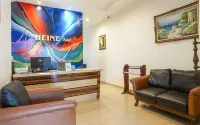 Heine Hotel Hotels in Wanea