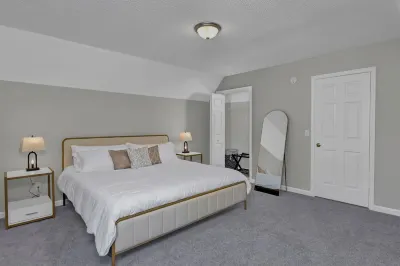 Cozy and Quiet- Private Upstairs Duplex