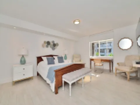 Great Key Biscayne family sized ocean front condo 3/3 with large pvt terrace. Hoteles en Key Biscayne