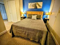 NEWLY REMODELED TABLE ROCK LAKEFRONT RESORT-POOL-FUN-LAKE ACCESS