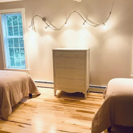 Downtown Kennebunk Home - Spacious! - Walk to area shops and restaurants!