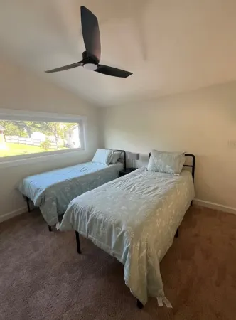 Captivating 2-bedroom, garage door house with WiFi, AC in welcoming Somerset