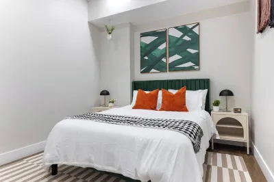 Beautiful 2Bed - 10 min. to downtown/Cavs/Browns Hotel di 