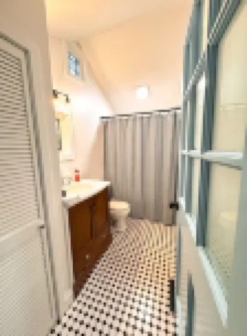 Walk to Historic District, Pets OK, Free Parking, Porch, Laundry, and Patio