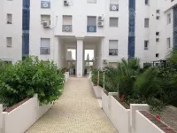 Lovely 1-Bed Apartment in Lac1 Tunis Hôtels à : El Kram