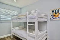 Seahorse Suites #2. Fun,Beach, Games, Memories!