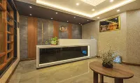 Treebo Gyani's - موقف سيارات