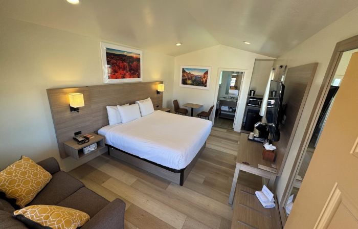 Mountain Ridge Cabins & Lodging Between Bryce and Zion National Park