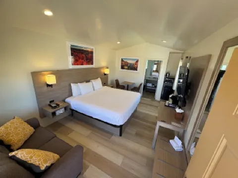 Mountain Ridge Cabins & Lodging Between Bryce and Zion National Park Hotels in 