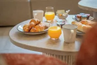 Yuna Porte-Maillot - Serviced Apartments - فطور