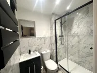 Adam Court Studios and Apartments Hotel a Eye