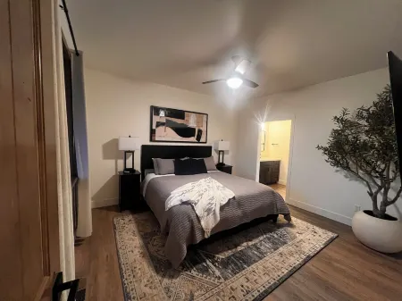 Bison Haven Cabin-Your Home Away from Home Отели в г. Шоу Лоу