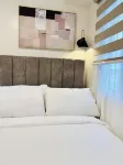 Comfortable Classy Combined - Amazing Unit Just Around the Block