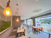 The Original Orange Hotel Hotels in Phra Phrom