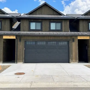 Luxury Retreat • Hot Tub • Walkable • Mountain Views • 3 King Bedrooms • Modern