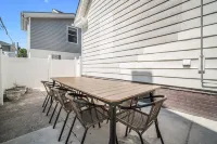 Stunning renovation, BEACH BLOCK, walk to everything!