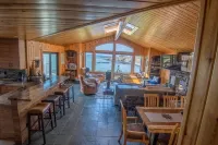 Dew Point Retreat, by Vinifera Homes