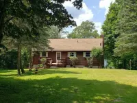 Peaceful log home on lake Champlain with mooring Hotel a Grand Isle County