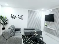 Spacious, modern 2-bedroom apartment, Westend Negril with AC, WiFi, W/Heater