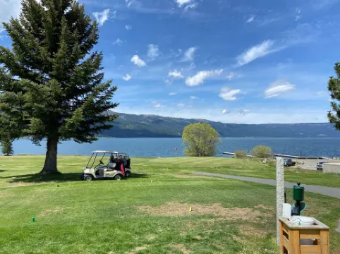 Walking distance to Lake, golf, restaurants and bar