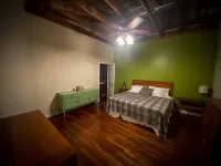 Downtown loft apartment with excellent views, furnishings and location on square Hôtels à proximité de : Northwestern Oklahoma University