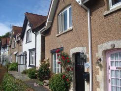 Ideal for families, quiet spot, 4 min walk to beach, village, pubs, restaurants.