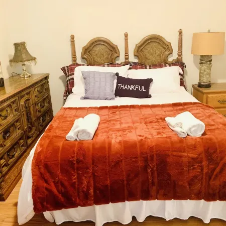 3 Bedrooms 5 Bed’s Upper Unit of Duplex Home