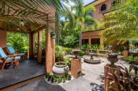 NEW-LISTING-Beautiful Villa Steps From The Beach. Hotels in 