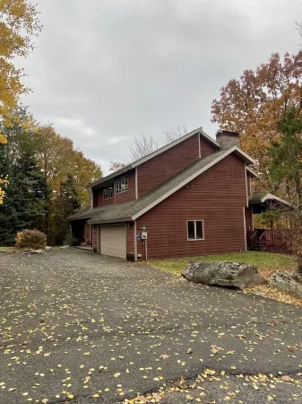 4000 sq. ft. With EXTRA LARGE BRAND NEW HOT TUB. Directly across from Ski Resort