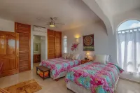 Beachfront Paradise / Sleeps 5 / Starlink + PoolShareSave Hotel di Akumal
