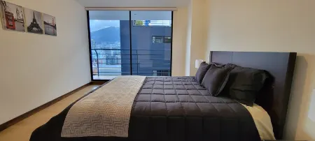 Rare Gem! Indoor Pool, Rooftop, Center of the City