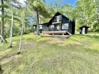 Lakefront Cabin with tons of trails!