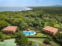 Peaceful 2BR condo with pool near ocean