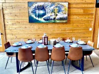 Red Fox Luxury Lodge - Gorgeous Views of Lake Cle Elum - Hot Tub - Game Room