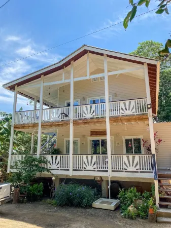 Suite#2 Room walking distance to West Bay Beach