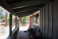 China Alley Cabin B: Cute & Cozy Cottage w/ Deck Hotels in Plumas County